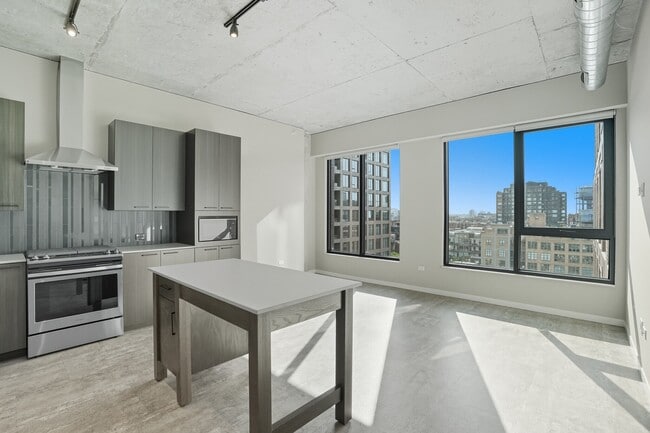 Building Photo - 42 N Sangamon St