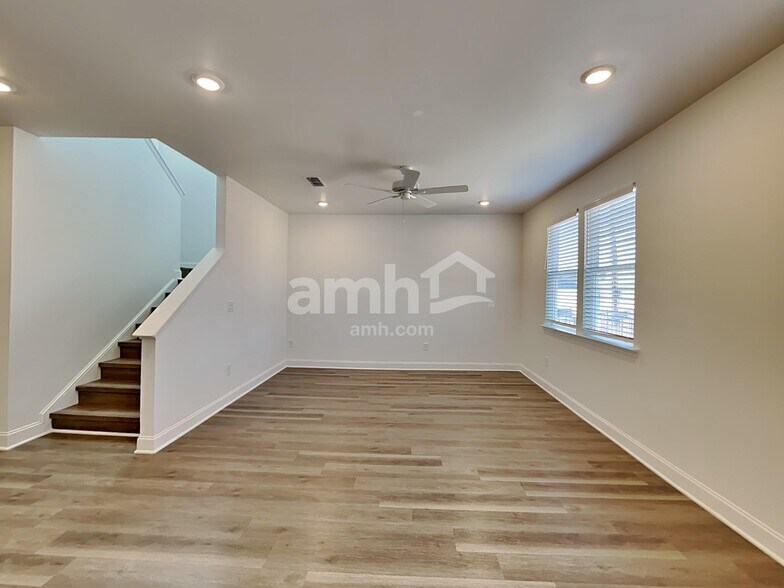 Building Photo - 1448 Aquamarine Dr