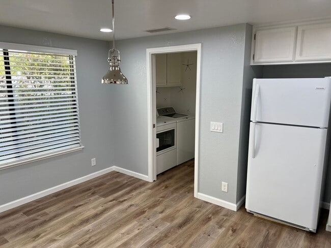 Building Photo - Beautiful 3 Bedroom Home in Roseville