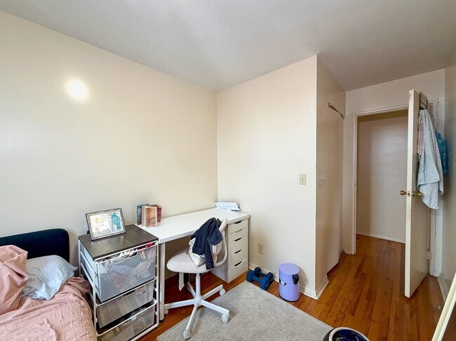 Building Photo - 564 Jersey Ave