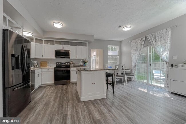 Building Photo - 48221 Keel Dr