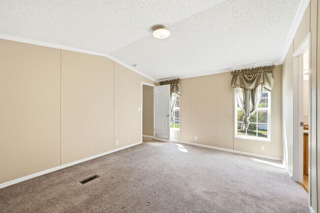 Building Photo - 267 Maddux Farm Dr