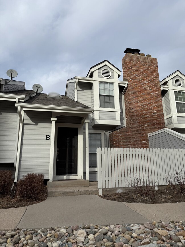 Building Photo - 2811 W Long Dr