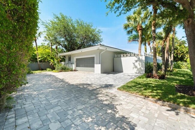 Building Photo - 1635 Seabreeze Blvd