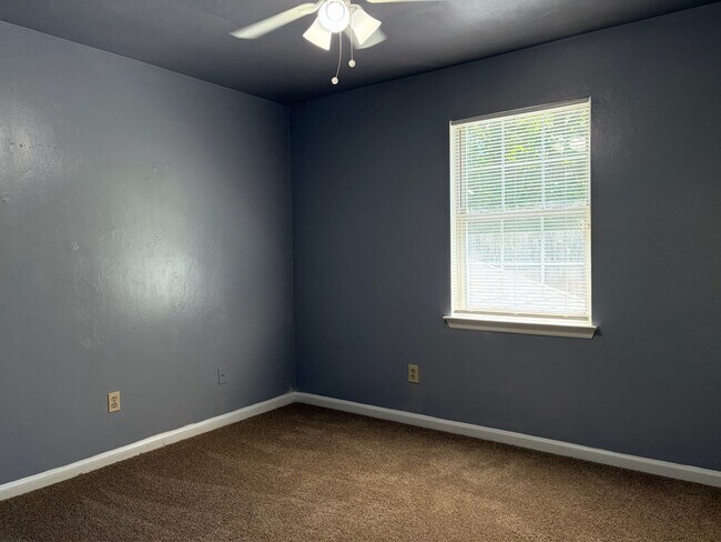 Building Photo - 902 Tomahawk Ct