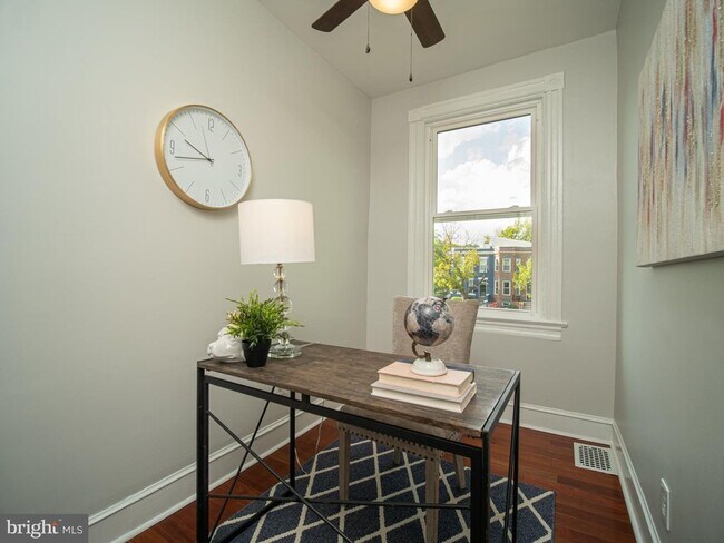 Building Photo - 905 K St NE