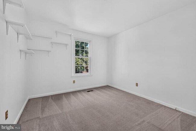 Building Photo - 6374 English Ivy Way