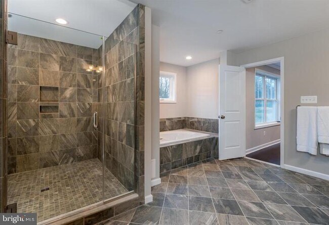 Building Photo - 1201 Regal Ln