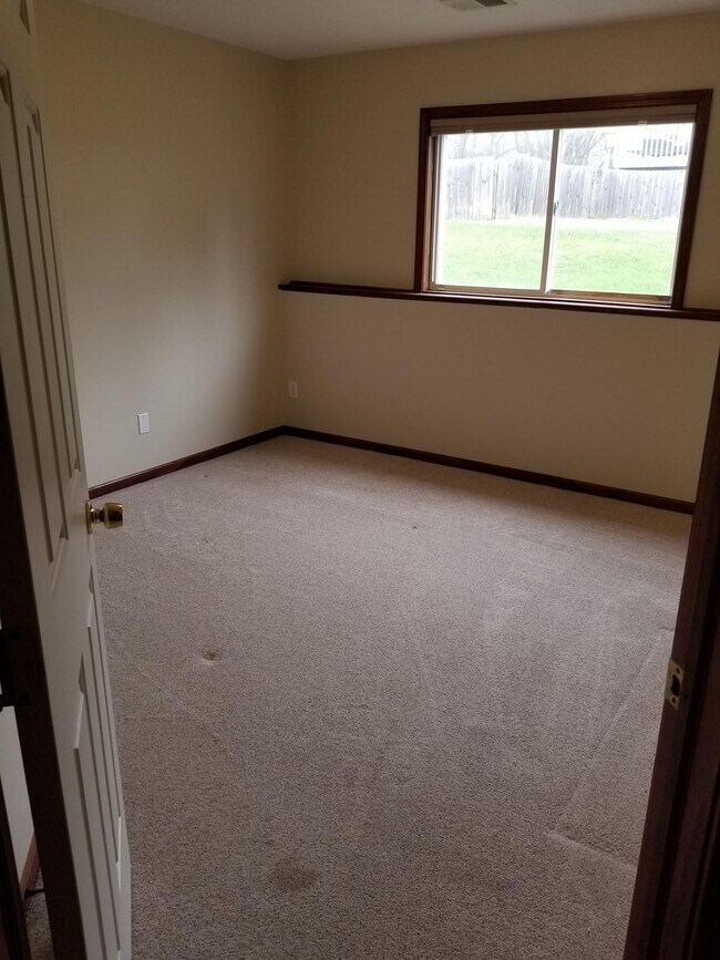 Building Photo - 1623 Lamberton Lake Dr NE