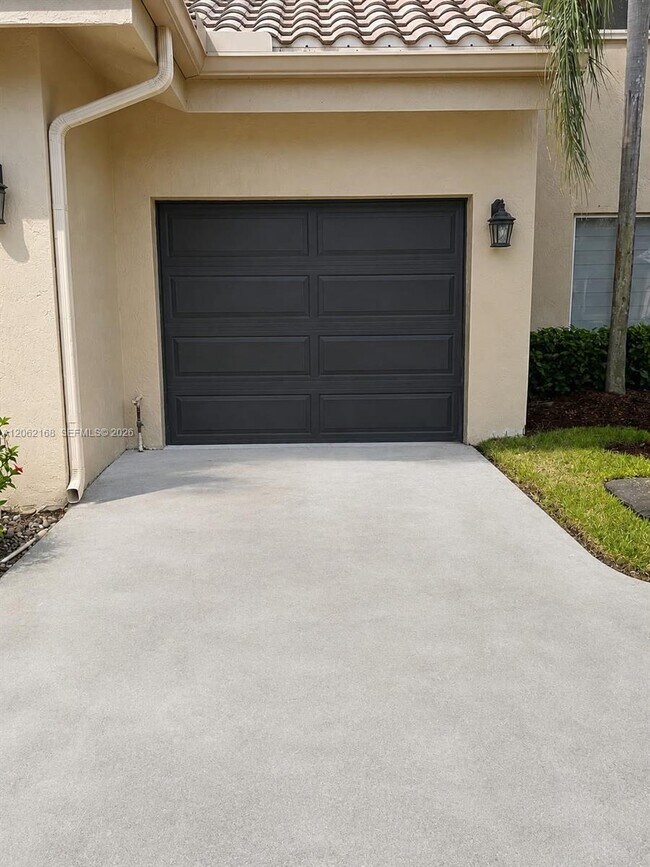 Building Photo - 16341 Malibu Dr