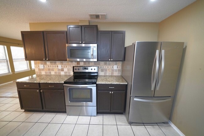 Building Photo - Updated Single Story in Schertz! Realtor Commission: $500