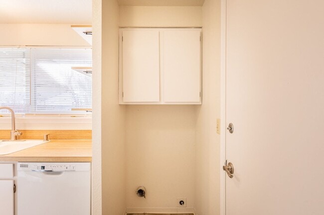 Building Photo - Renovated 2 bedroom 1 bathroom home