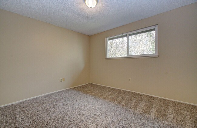 Building Photo - Charming 2-Bedroom Ranch-Style Apartment – Vancouver, WA