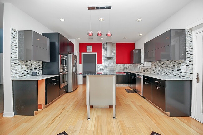 Building Photo - 3415 Fallowbrook Forest