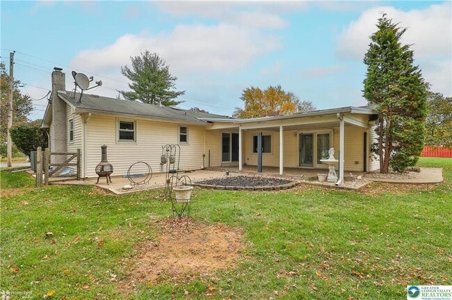 Building Photo - 900 Mine Lane Rd