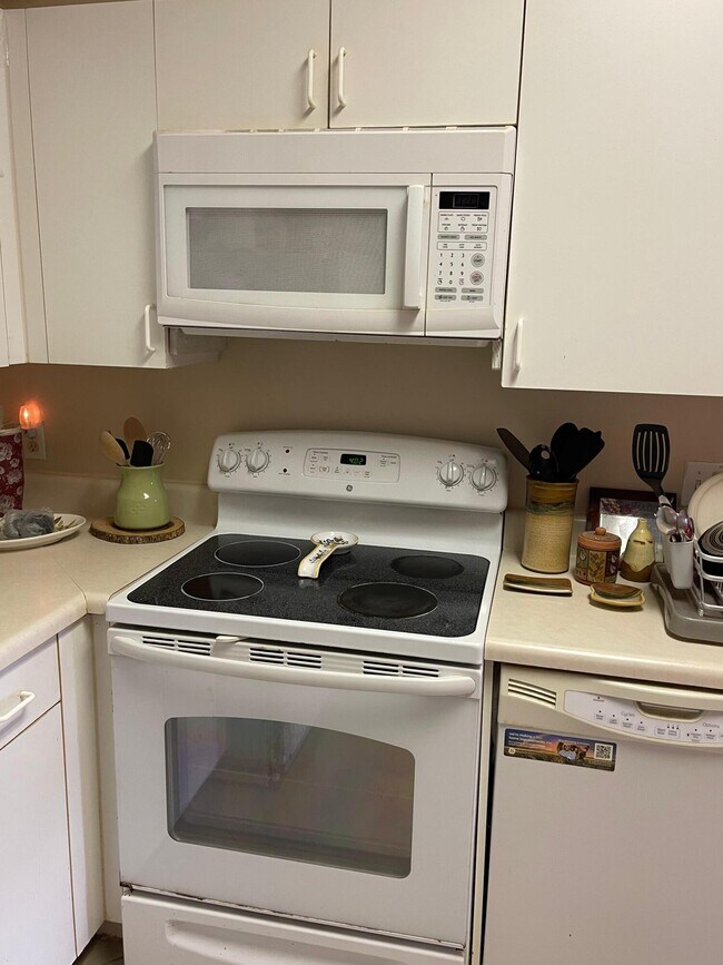 Building Photo - 6976 SW 39th St