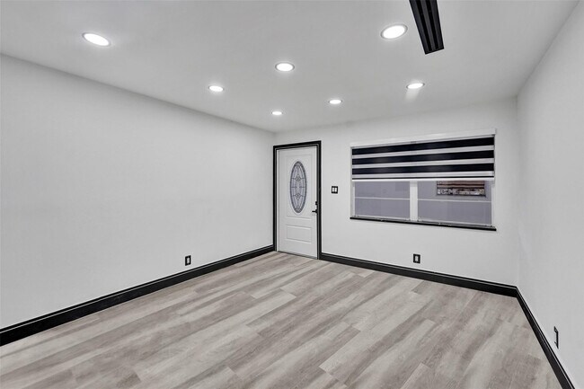 Building Photo - 5310 NW 16th St