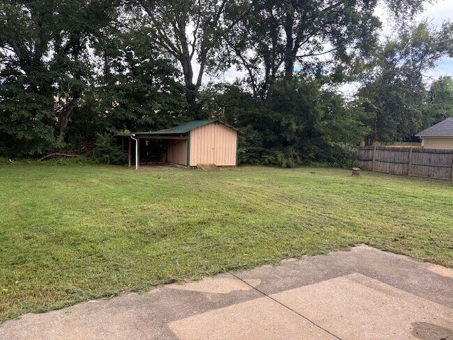 Building Photo - 2104 Split Rail Rd