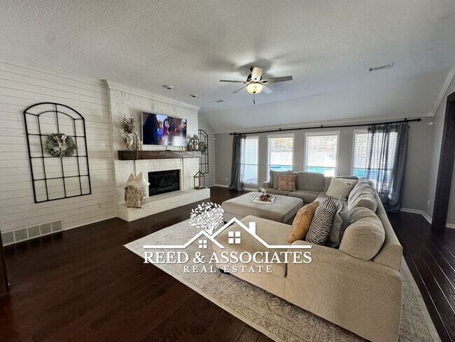 Building Photo - 4 bedrooms plus pool in Collierville!