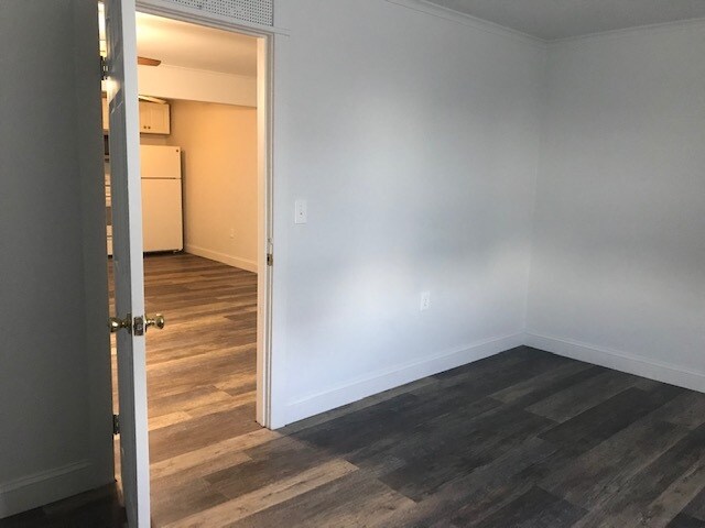 Building Photo - 146 S Country Rd