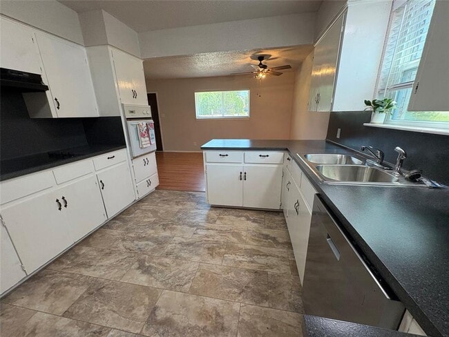 Building Photo - 15304 Tacon Ln