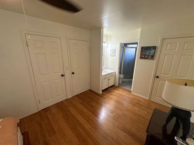 Building Photo - 3/2 House W/ 1/1 Cottage