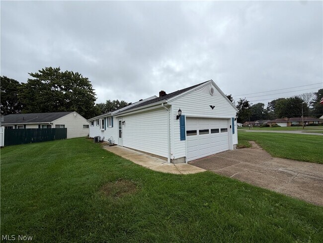 Building Photo - 3135 Estates Cir