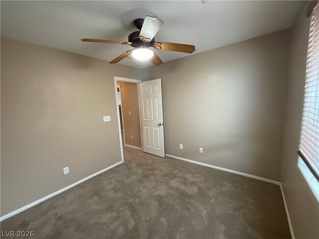 Building Photo - 10841 Paradise Rd