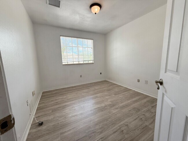 Building Photo - 5905 Manchester Way
