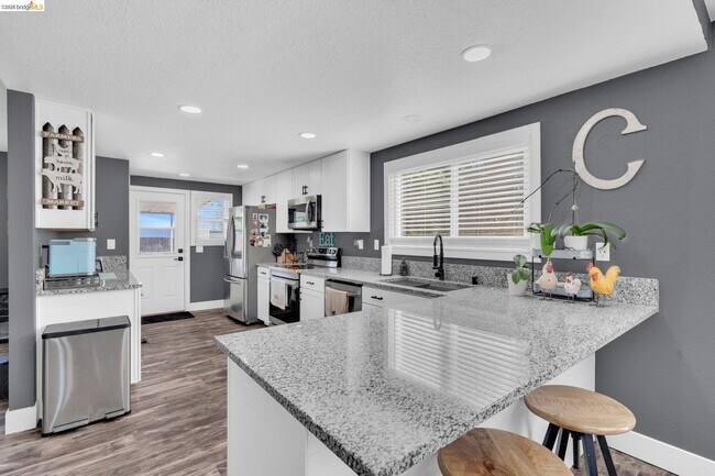 Building Photo - 59 Old Stagecoach Rd