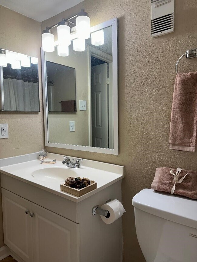 Building Photo - 12955 Woodforest Blvd