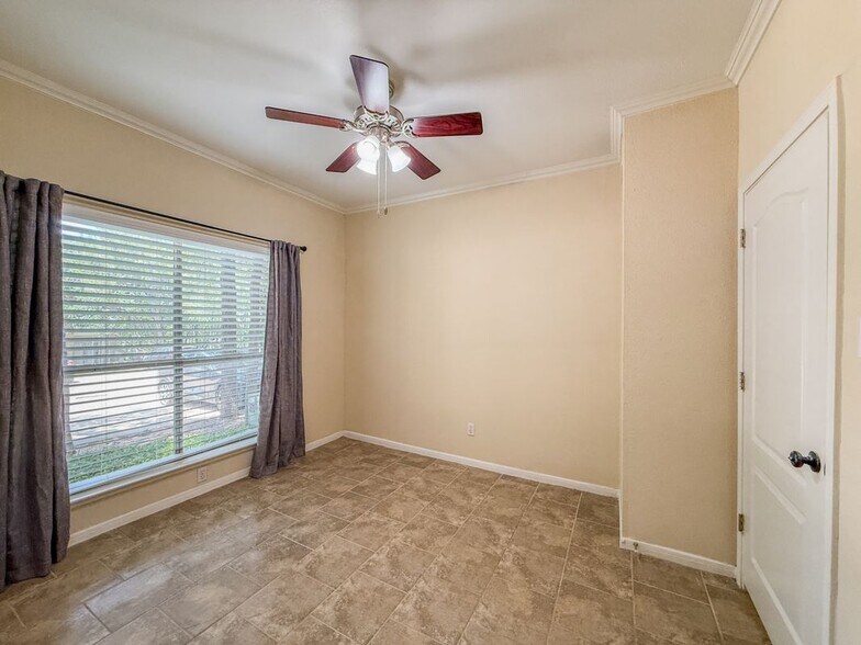 Building Photo - 2450 Wickersham Ln