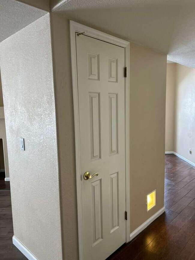 Building Photo - 15822 N 5th Ave