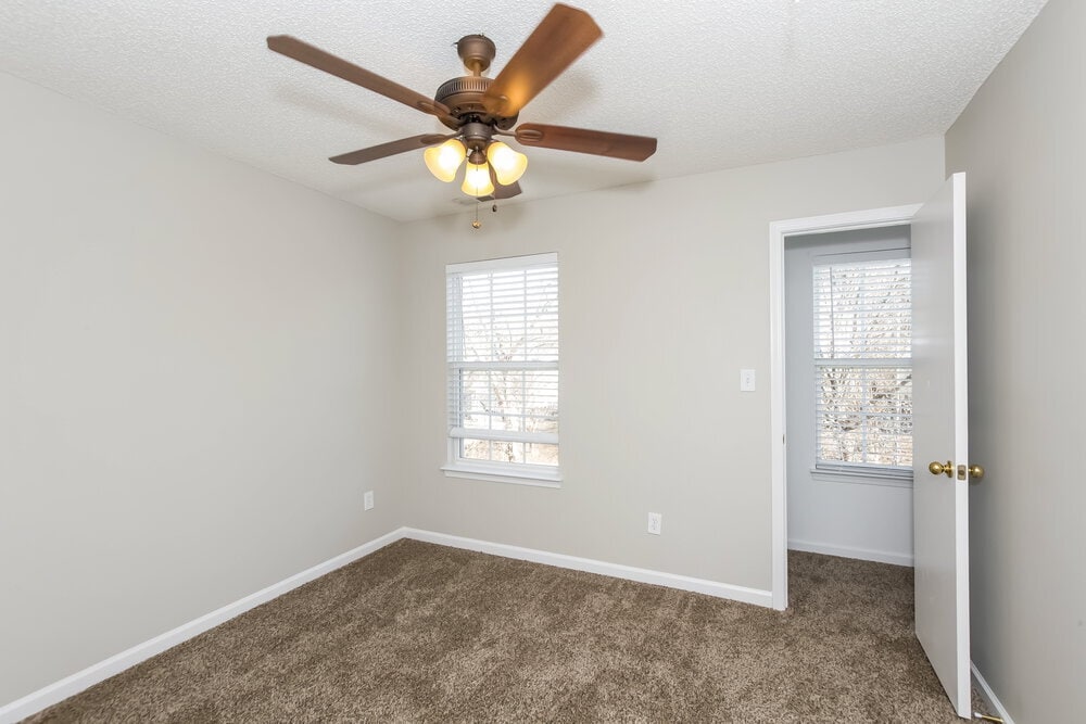 Building Photo - 925 Treasure Pl SW