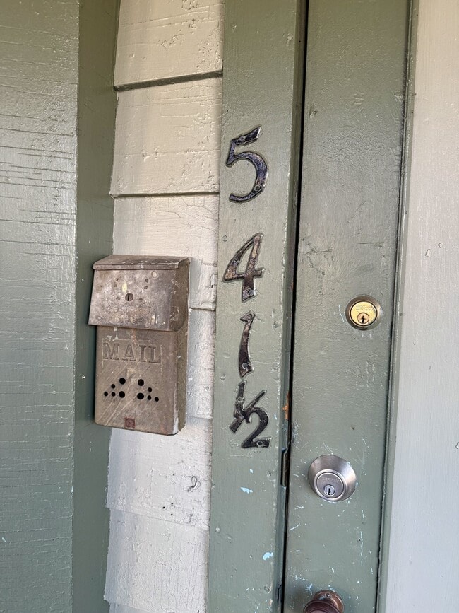 Building Photo - 543 Grafton Ave