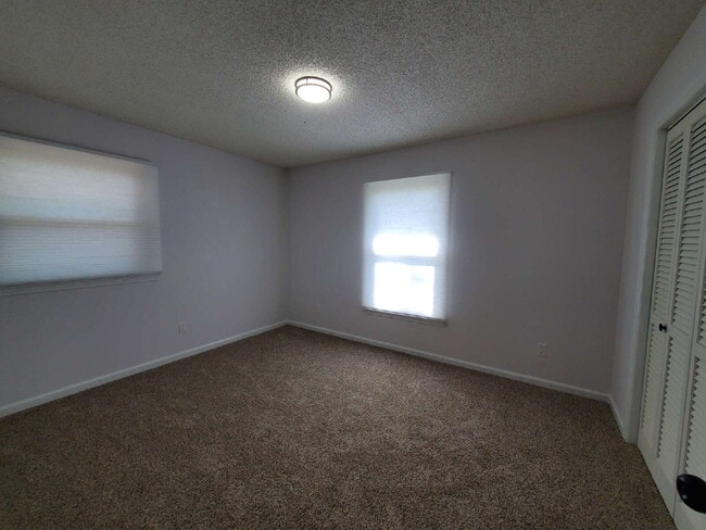 Building Photo - "Charming and Newly Updated 2-Bed Duplex R...