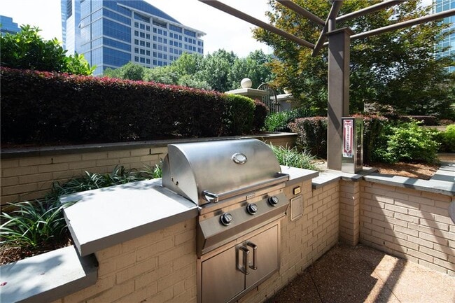 Building Photo - 3334 Peachtree Rd NE