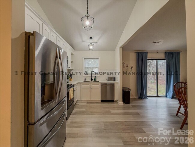 Building Photo - 5819 Woodrock Ct