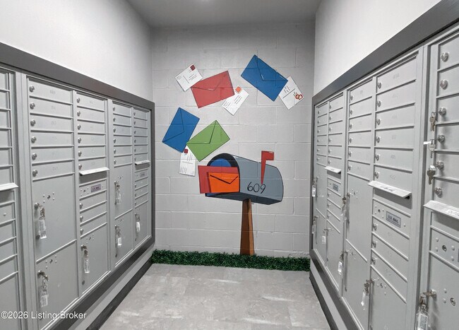 Building Photo - 601 E Main St