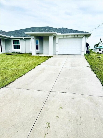 Primary Photo - 1110 Augusta St E