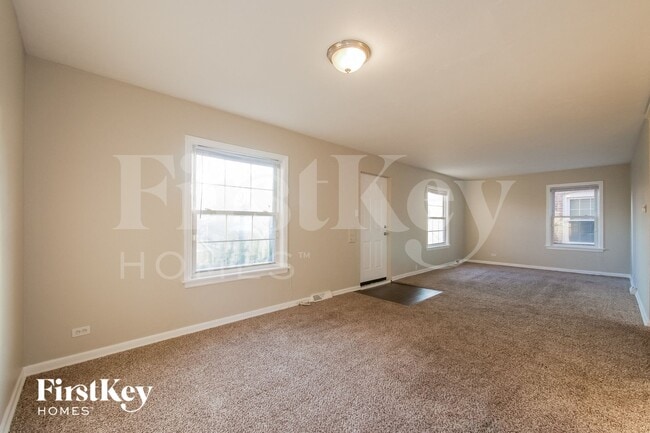 Building Photo - 19 E 140th Ct