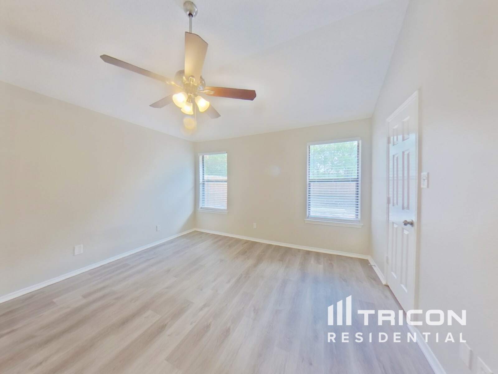 Building Photo - 837 Globe Ave