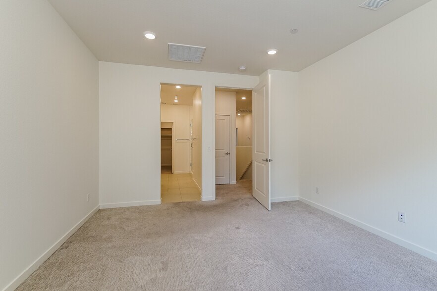 Building Photo - 8255 Sophie Ct