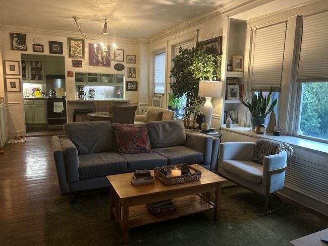 Building Photo - Gorgeous Condo in Sophian Plaza!