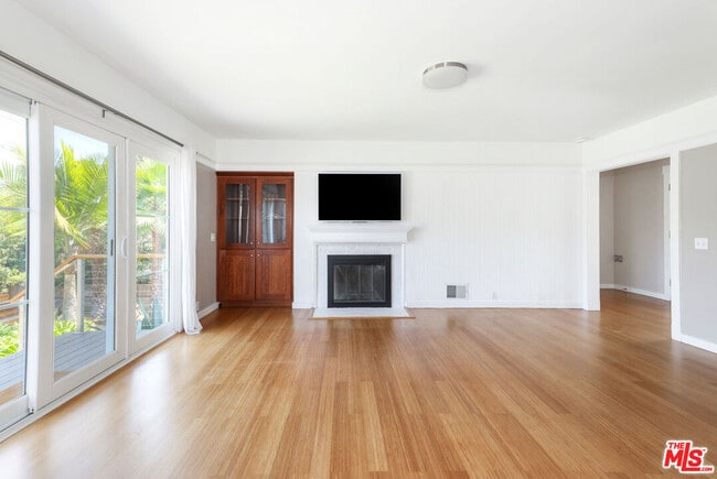 Building Photo - 150 Anita Dr