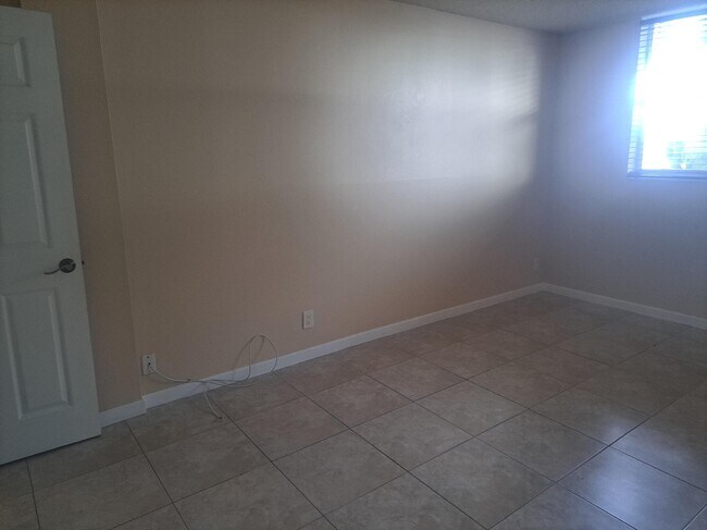 Building Photo - 470 Executive Center Dr