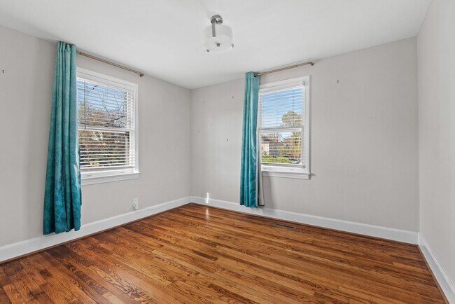Building Photo - Gorgeous Home in Durham Near Downtown