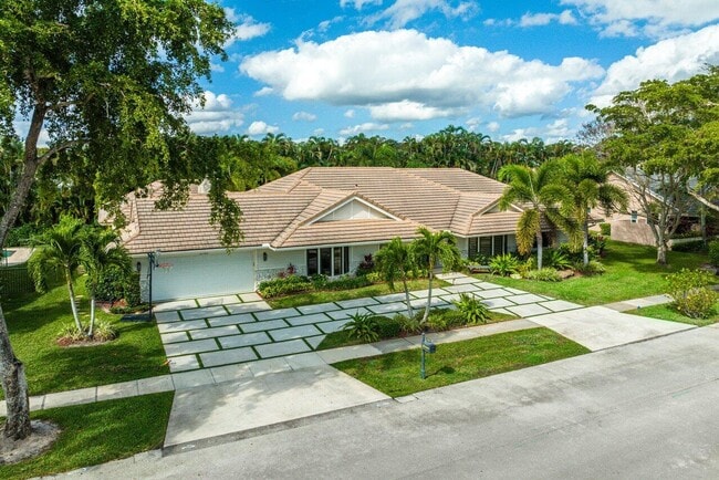 Building Photo - 3765 Kings Way