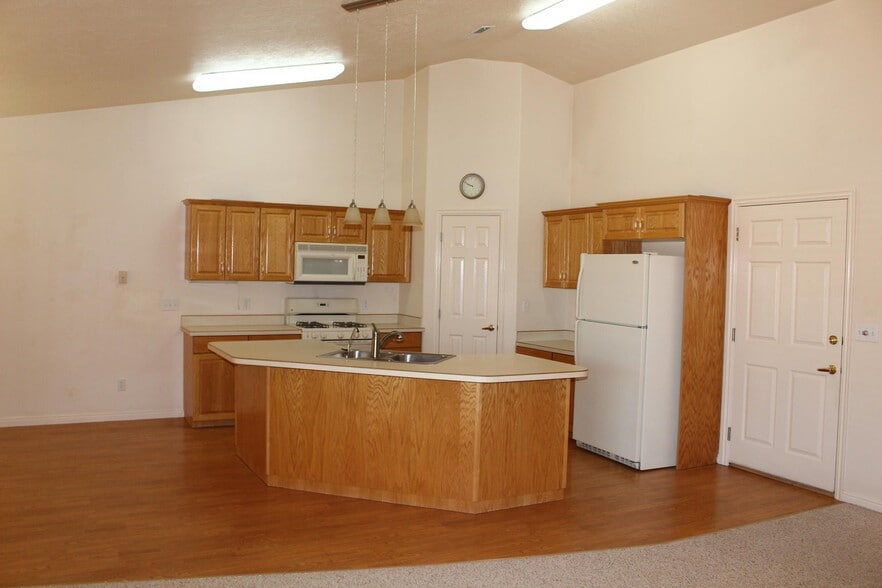 Building Photo - 210 N Mall Dr