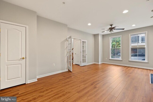 Building Photo - 5256 Bessley Pl